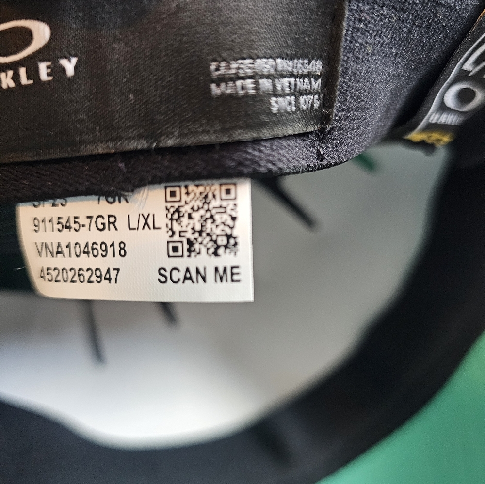 Oakley Vibrant Green Baseball Cap - Picture 3 of 4